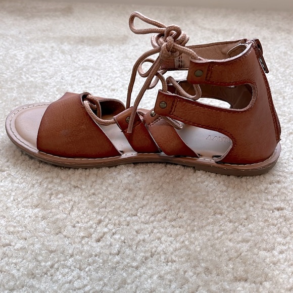 Old Navy Girls Tan Faux-Leather Lace-Up Gladiator Sandals Size 3 - Picture 2 of 4